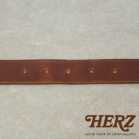 HERZ 品牌 logo，下方為 HAND MADE IN JAPAN Since1973 字樣，搭配皮革製品細節