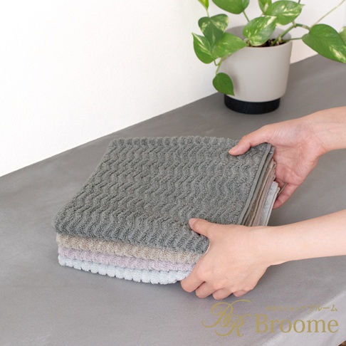 Broome ASH 今治柔韻波紋甘撚細毛巾，質感緹花織法呈現細緻波浪圖案，日本製純棉柔軟親膚。