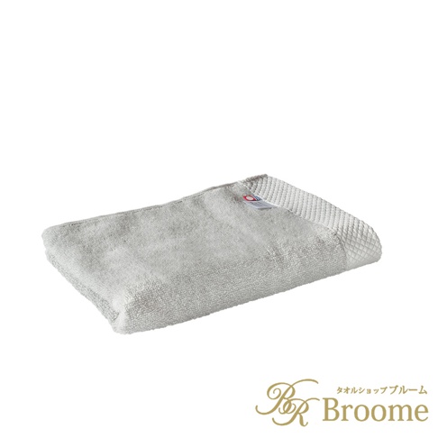 今治純棉長毛巾，淺灰色，表面為細緻毛圈材質，邊緣有菱形格紋織法，帶有品牌標籤。