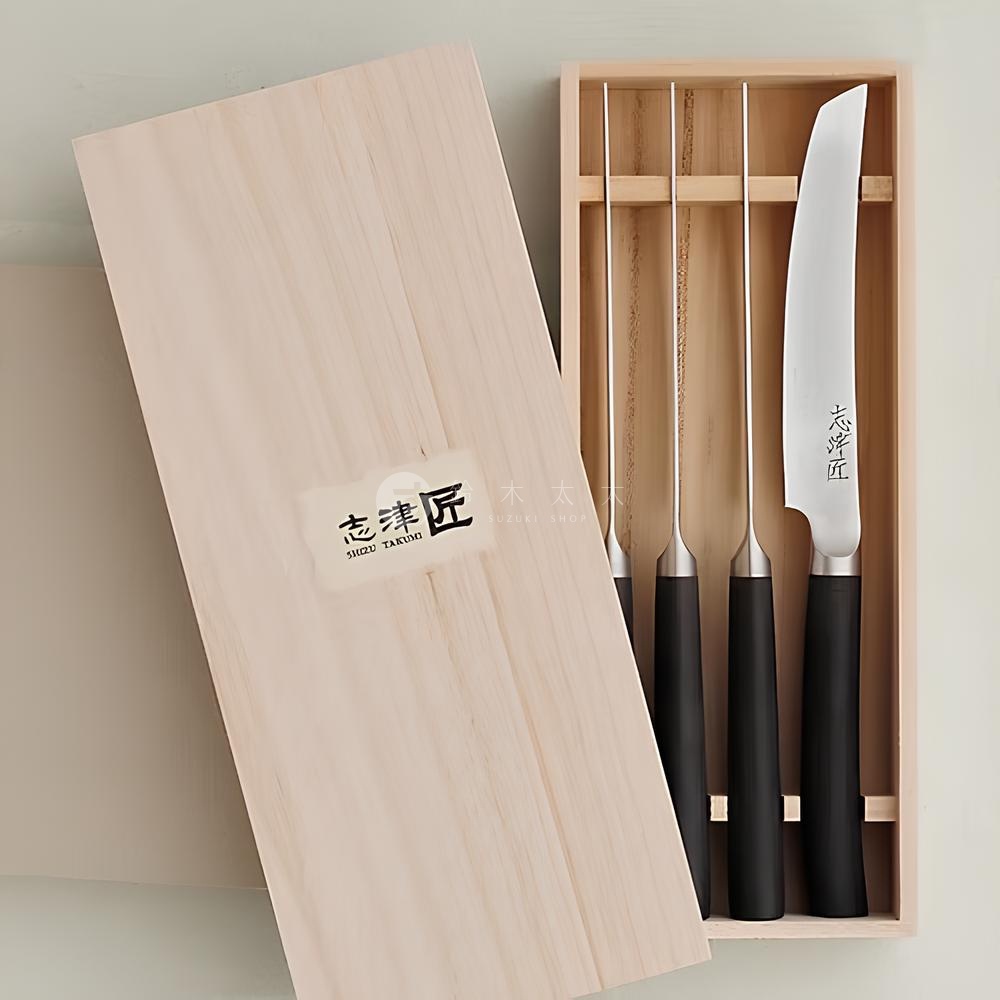 志津匠牛排刀組，包含四支日式風格的牛排刀，收納於木盒中，刀柄為黑色。