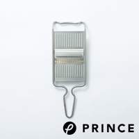 銀色不鏽鋼安全刨絲器，帶有雙層刨絲刀片和一個彎曲的提手。