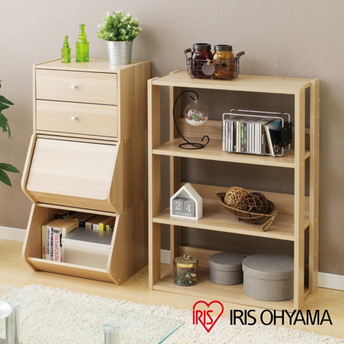 淺木色分層收納架，寬度約60公分，由木質材料製成，設計有三層開放式層架，可擺放書籍、裝飾品等物品。