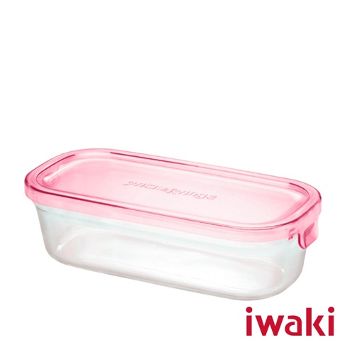 耐熱玻璃長方形保鮮盒，透明玻璃盒身，配有粉紅色密封蓋，蓋上印有「PACK&RANGE」字樣。