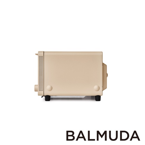 The Toaster 蒸氣烤麵包機，奶茶限定色。產品側面為淺褐色，機身為金屬材質，右側有圓形旋鈕，底部有四個黑色支腳。