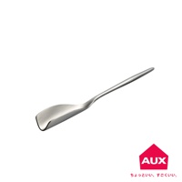 一體成型的銀色金屬蜂蜜匙，勺頭呈扁平長方形，邊緣微彎，勺柄細長，整體設計簡潔。