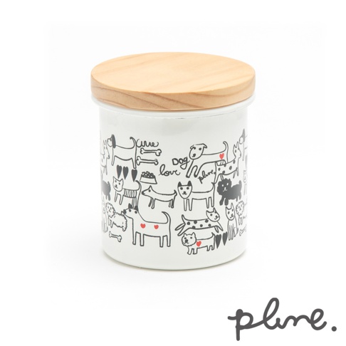 白色琺瑯儲物罐，配有天然木質密封蓋，罐身繪有黑白線條風格的各式狗狗圖案，部分狗狗身上點綴著紅色愛心。