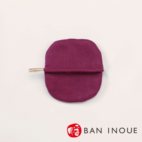 紫色蚊帳質地防燙鍋套，帶有織帶提把。