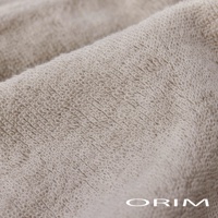 淺灰色柔軟毛圈織物細節，展示其細膩的紋理和柔軟的觸感。