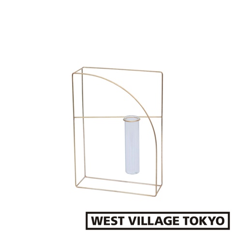 黃銅色金屬線條構成的書架造型，搭配中央透明玻璃試管，可掛可擺的兩用花器。