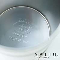 銀色金屬製茶葉罐內部，帶有品牌標誌和「MADE IN JAPAN」字樣。