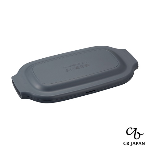 CB JAPAN 標誌下的灰色微波爐專用燒烤盤，盤面有「FOR MICROWAVE ONLY」字樣及相關圖示