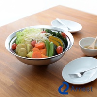 不鏽鋼蒸盤盛滿多樣蒸煮蔬菜，包括馬鈴薯、紅蘿蔔、荷蘭豆、南瓜、花椰菜、豆芽菜、大白菜及小番茄。