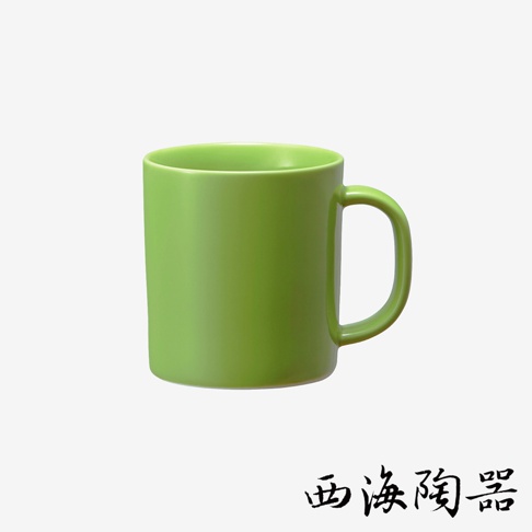 綠色陶瓷馬克杯，330ml容量，帶有圓弧形杯柄。
