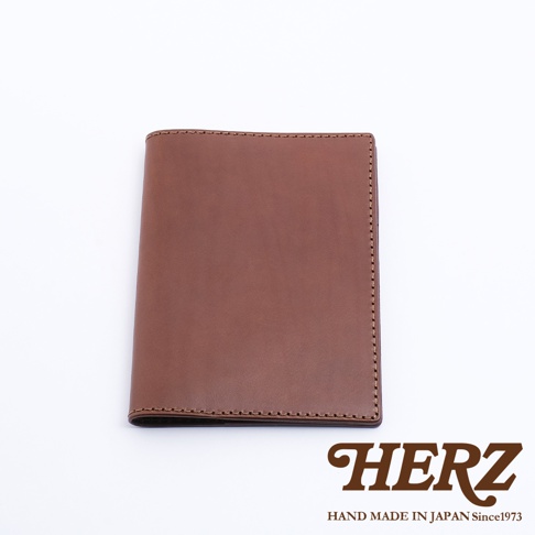 職人手作皮革B6記事本書套，咖啡色皮革，側邊縫線精緻，簡約設計。