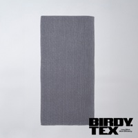 一條灰色超細纖維擦拭布，表面有細緻的直條紋理，材質柔軟，適合清潔碗盤。