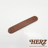 職人手作皮革Big肩墊，棕色，帶有縫線和兩個長條形開口，適用於肩帶。