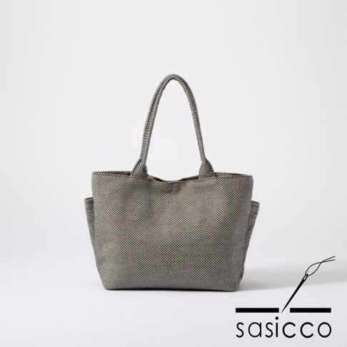 三河木綿刺子織手提托特包，L尺寸，以黑白格紋圖案呈現，具有兩個側袋和雙提把。