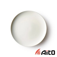 CouLeur 美濃燒簡約素雅質感圓餐盤，此為米白色 L 尺寸，陶瓷材質，盤面平坦無花紋。