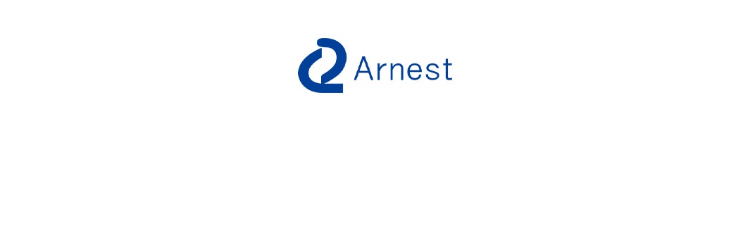 Arnest 標誌，藍色圖形符號旁為藍色文字 Arnest