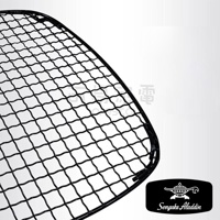 黑色金屬網格烤盤，帶有黑色邊框，網格細密，用於烤箱。右下角有「Sengoku Aladdin」品牌標誌。