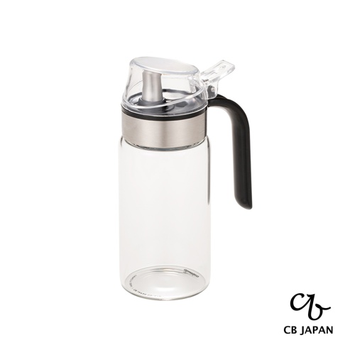 CB JAPAN atomico 系列耐熱防回流玻璃油罐，M 尺寸，設有不易滴漏的注口和單手按壓出油的設計