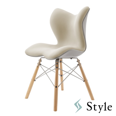 Chair PM 健康護脊座椅 雲感款，米白色布藝坐墊，灰色塑料外殼，搭配木質四腳和金屬交叉支架。