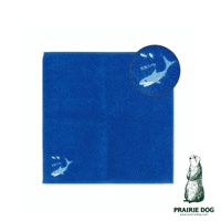 Zootto 今治精梳棉動物刺繡方巾，藍色，繡有淺藍色鯊魚圖案。