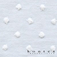 淺藍色無撚紗質布料，帶有白色水玉點點織紋，質地輕薄透氣。