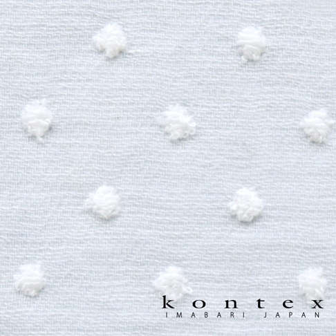 淺藍色無撚紗質布料，帶有白色水玉點點織紋，質地輕薄透氣。