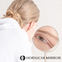 NAPURE 桌上型化妝鏡，圓形鏡面，鏡框與支架為香檳金質感金屬材質，能將臉部細節放大。