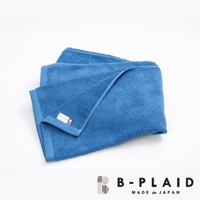 藍色 EVE 今治強韌薄手鱗紋浴巾，材質為棉，觸感柔軟，帶有細緻的鱗紋織紋，角落處有品牌標籤。