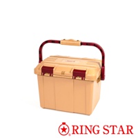 Starke-R 超級箱，淺褐色塑膠材質，配有酒紅色提把及箱扣，箱蓋上有「Starke-R」標誌。