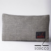 三河木綿刺子織製成，黑白格紋文件收納包，附品牌標籤，簡約實用。