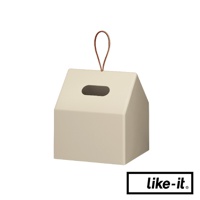 淺米色小屋形衛生紙盒，頂部有開口，並附有棕色皮革提帶。