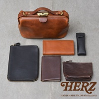 日本HERZ品牌手工皮革多款皮夾、筆袋與小包，及一個棕色皮革醫生包。