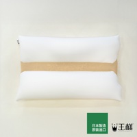 王樣檜木清香枕，日本製造原裝進口，頂部和底部為白色枕體，中間為黃色網狀材質，是為舒適睡眠設計的枕頭。