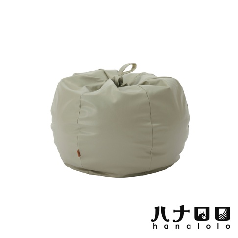 淺灰色皮革款懶骨頭沙發，圓潤飽滿的造型，上方有束繩與提把，皮革表面有細緻縫線，整體呈現簡約風格。