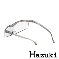 葉月抗藍光放大鏡，銀灰色鏡架，透明鏡片，鏡臂上印有「Hazuki」字樣。