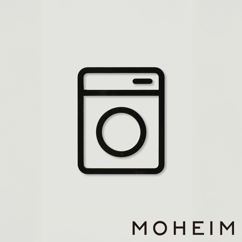 簡約風格的洗衣機圖示，以黑色線條勾勒出洗衣機外觀，包含機身、洗滌槽和一個長條形按鈕，下方印有「MOHEIM」品牌名稱。