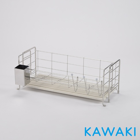 銀色金屬絲網製成的伸縮式碗盤瀝水架，帶有一個方形的銀色金屬餐具收納盒，架身下方有淺灰色珪藻土吸水盤。