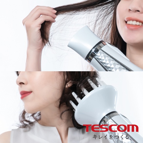 女性使用TESCOM吹風機吹乾頭髮，並搭配烘罩。