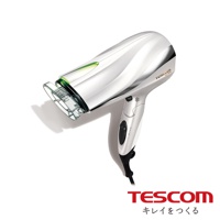 TID2200防靜電大風量吹風機（珍珠白）的特寫，展示了其光滑的珍珠白色機身，帶有綠色指示燈和可拆卸的風嘴。