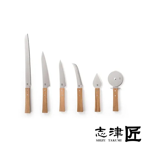 morinoki 比薩刀及其他六款刀具，皆為不鏽鋼刀刃搭配木質手柄。