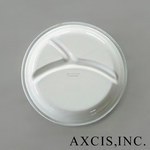 CAT&DOG 琺瑯分隔餐盤（貓）為圓形白色琺瑯材質，有三個分隔區。