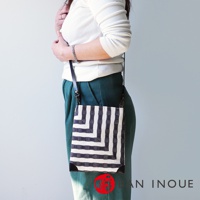 斑馬條紋麻布散步斜背包