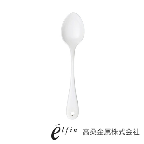 日製白琺瑯餐匙，光滑的白色琺瑯表面，帶有細長的握柄，末端有圓形掛孔。