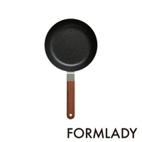 小泉誠 ambai 日製原木柄平底鐵鍋，18公分，黑色鍋身，木質手柄。