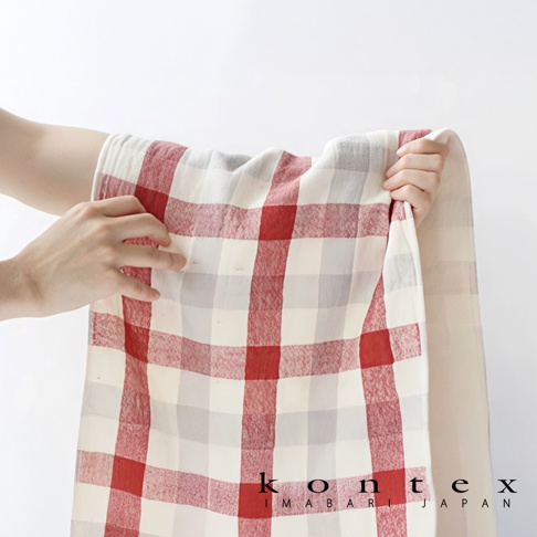 KONTEX 今治BLOCK CHECK 方格雙織快乾毛巾，以紅色、米色與灰色交織的方格圖案，展現簡約層次感，適合日常使用。