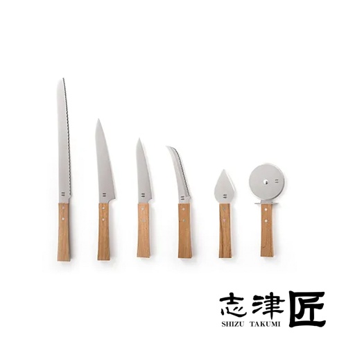 morinoki 軟起司刀具組，包含鋸齒長刀、平刃刀、小鋸齒刀、尖頭刀及披薩滾輪刀，皆為不鏽鋼刀刃搭配木質手柄。