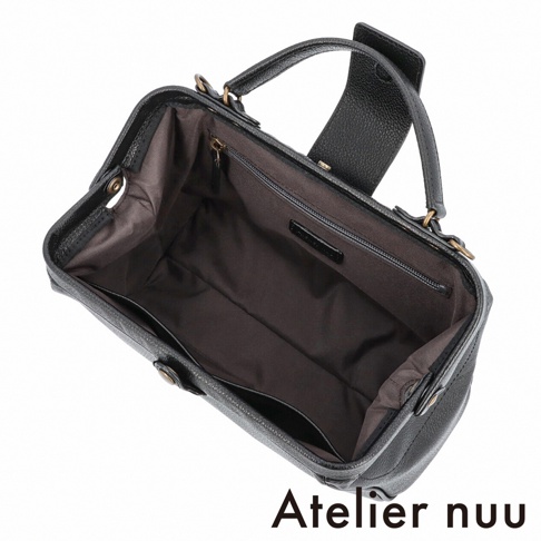 Atelier nuu 黑色皮革 parcel 杜勒斯迷你兩用手提包，內部空間展示